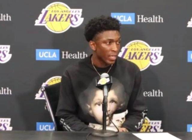 体育官网-末节锁死哈登！斯坦利·约翰逊获詹皇信任有望转正